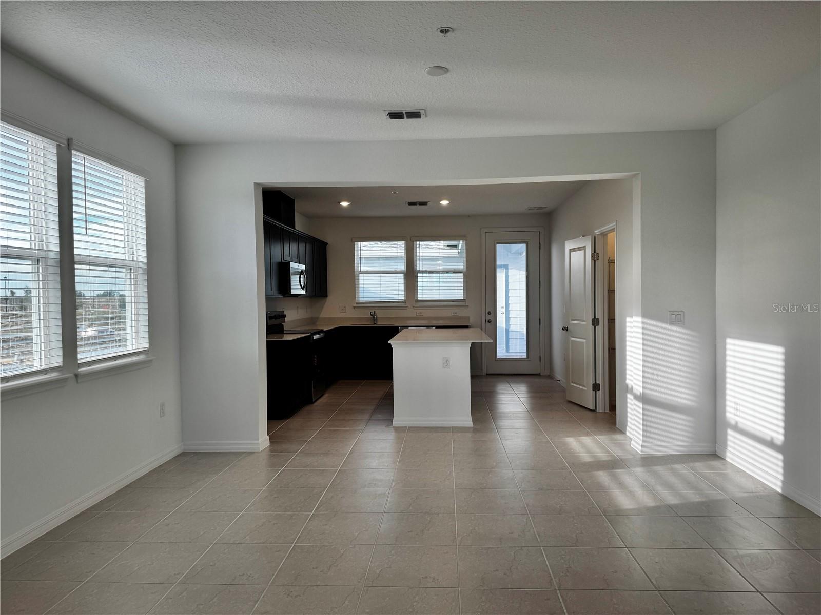 Image 8 of 36 For 4569 Orchard View Alley