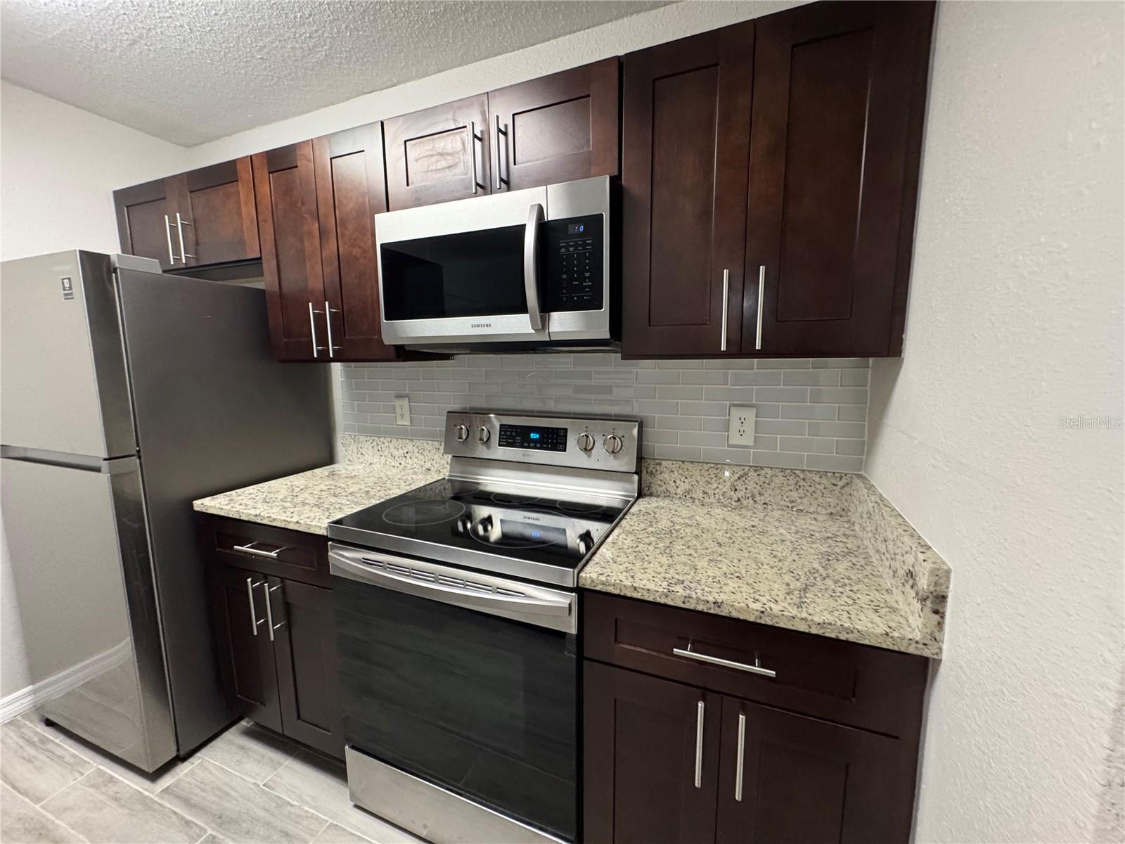 Image 11 of 27 For 4740 Walden Circle 14