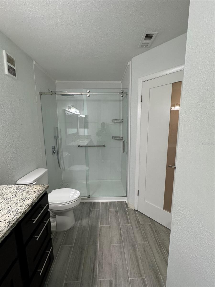 Image 14 of 27 For 4740 Walden Circle 14