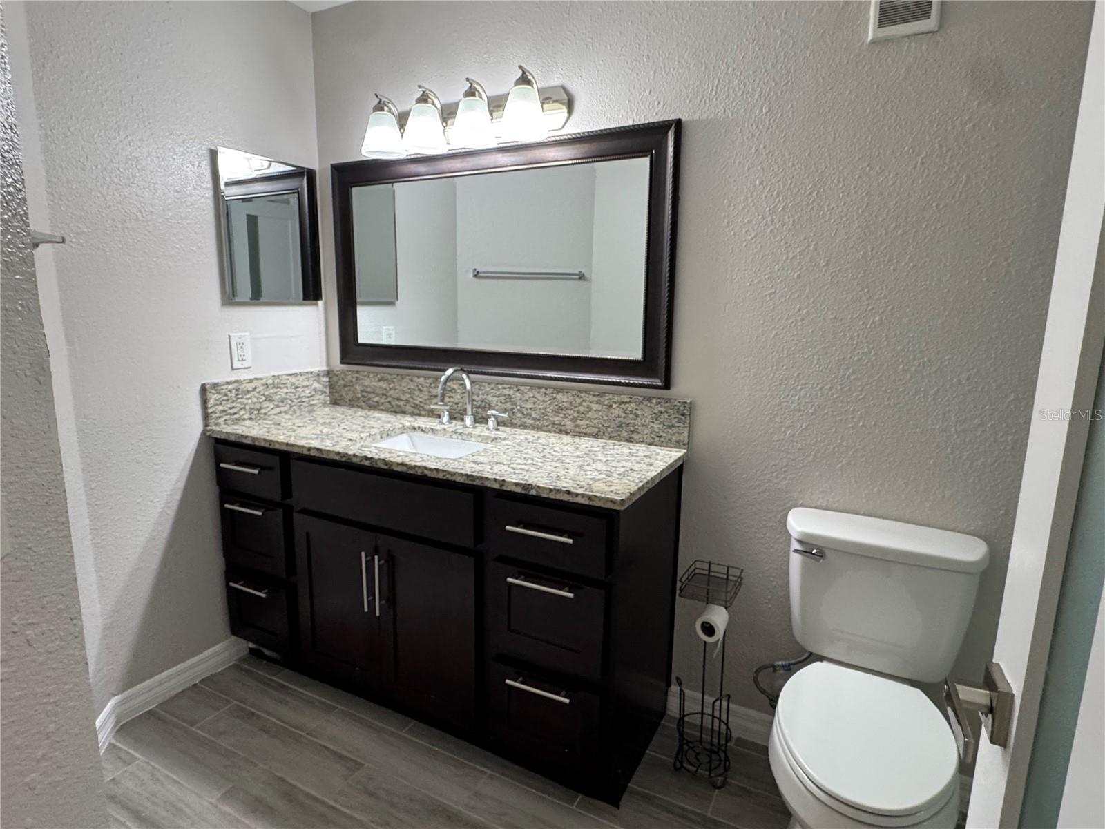 Image 15 of 27 For 4740 Walden Circle 14