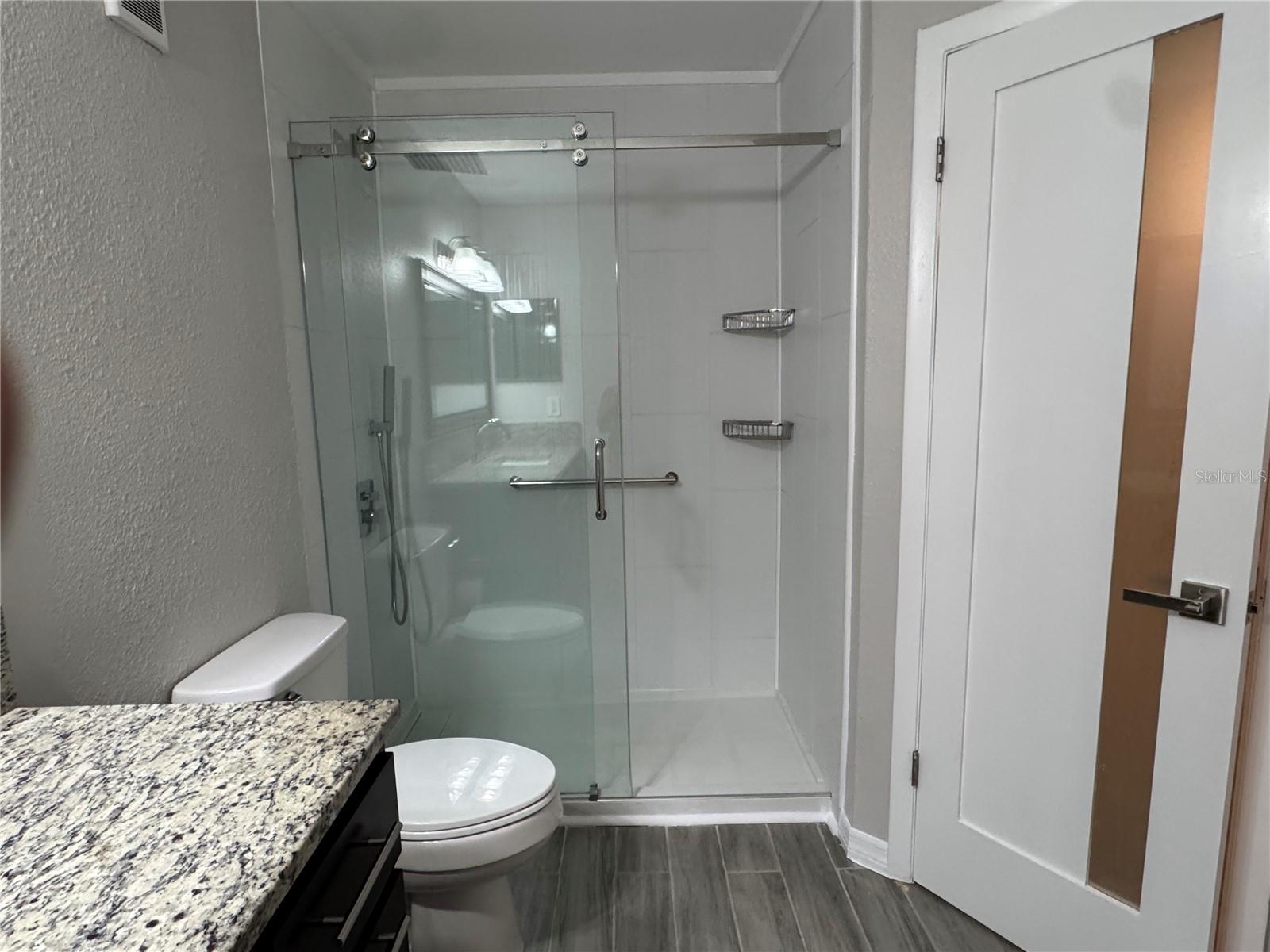 Image 16 of 27 For 4740 Walden Circle 14