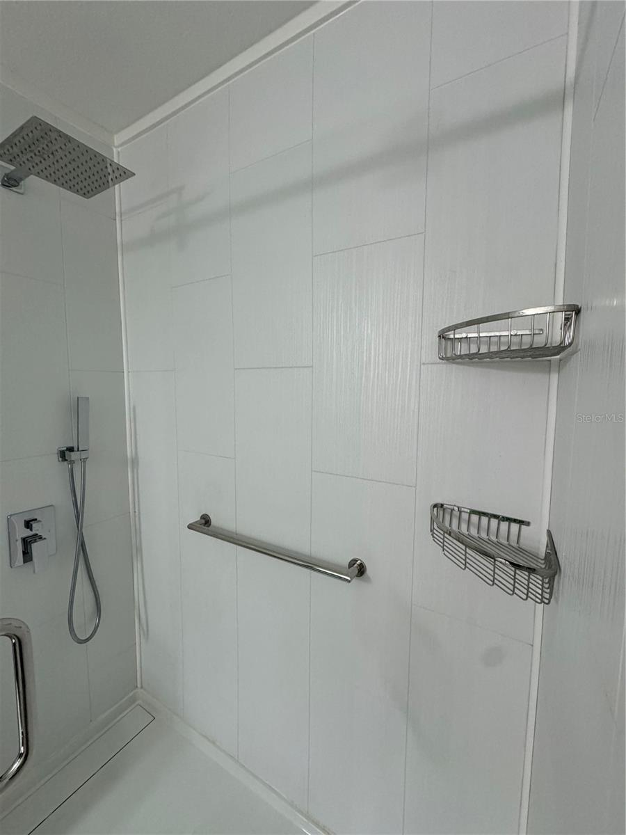 Image 17 of 27 For 4740 Walden Circle 14