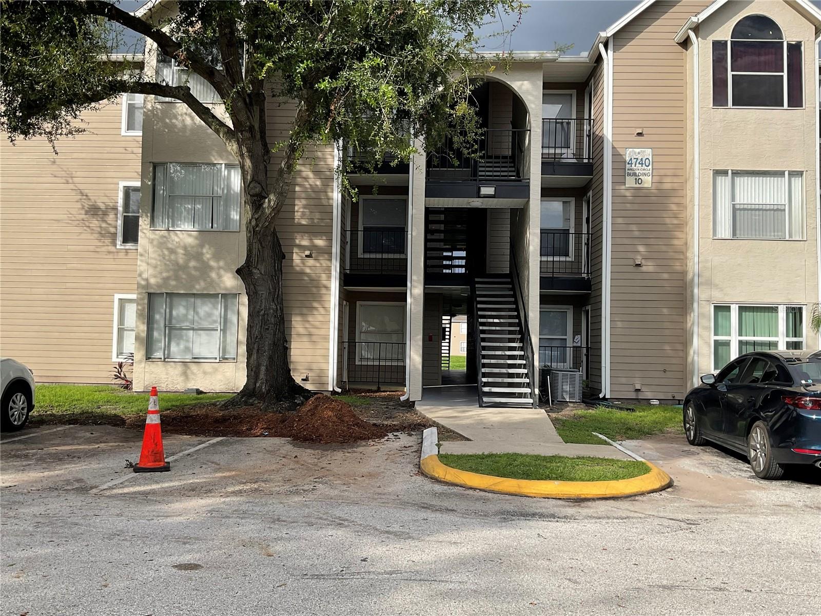 Image 22 of 27 For 4740 Walden Circle 14