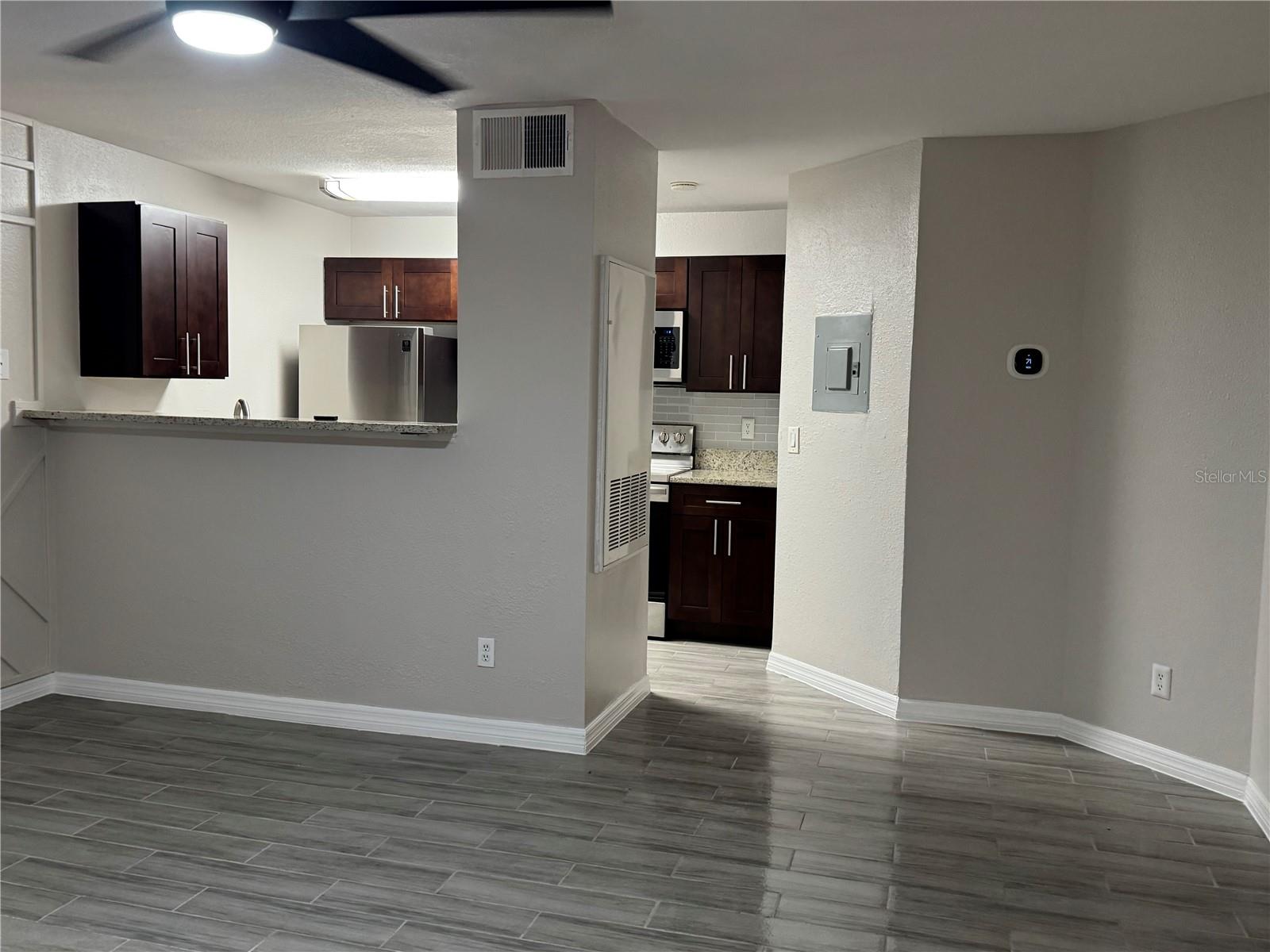 Image 8 of 27 For 4740 Walden Circle 14