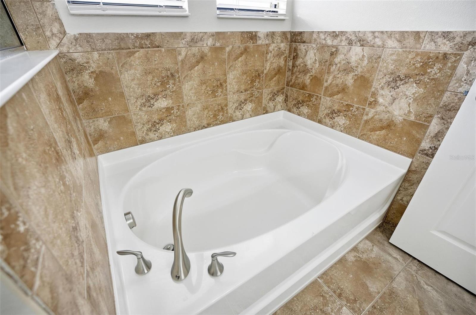 Image 43 of 70 For 1972 Fishtail Fern Way