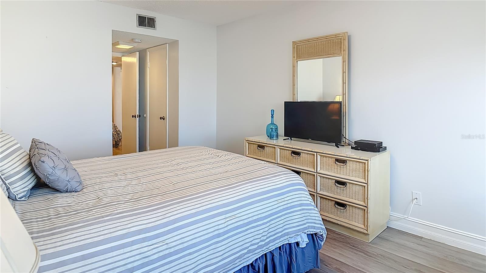 Image 13 of 28 For 4155 Atlantic Avenue 5090