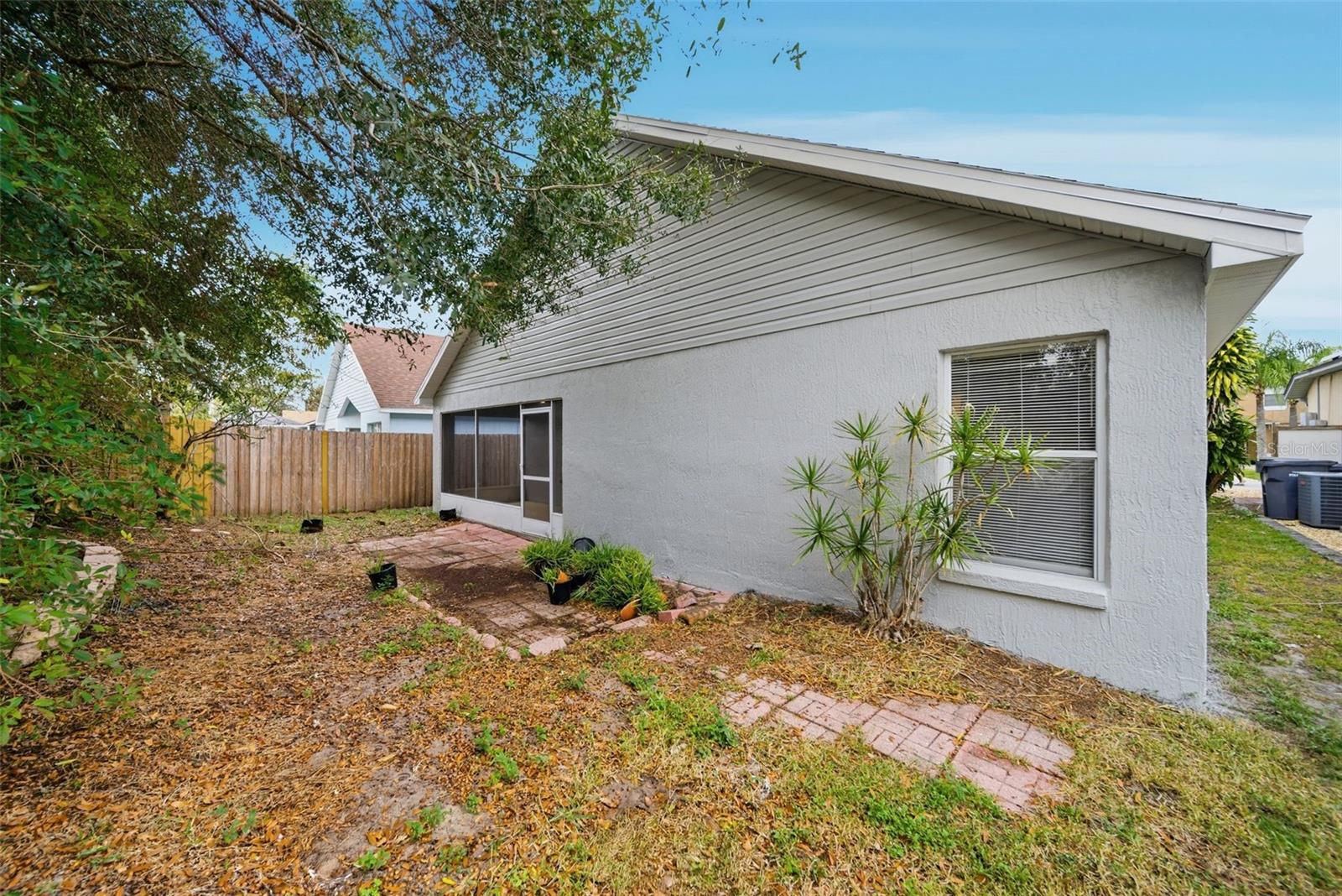 Image 18 of 21 For 245 Hollingshead Loop