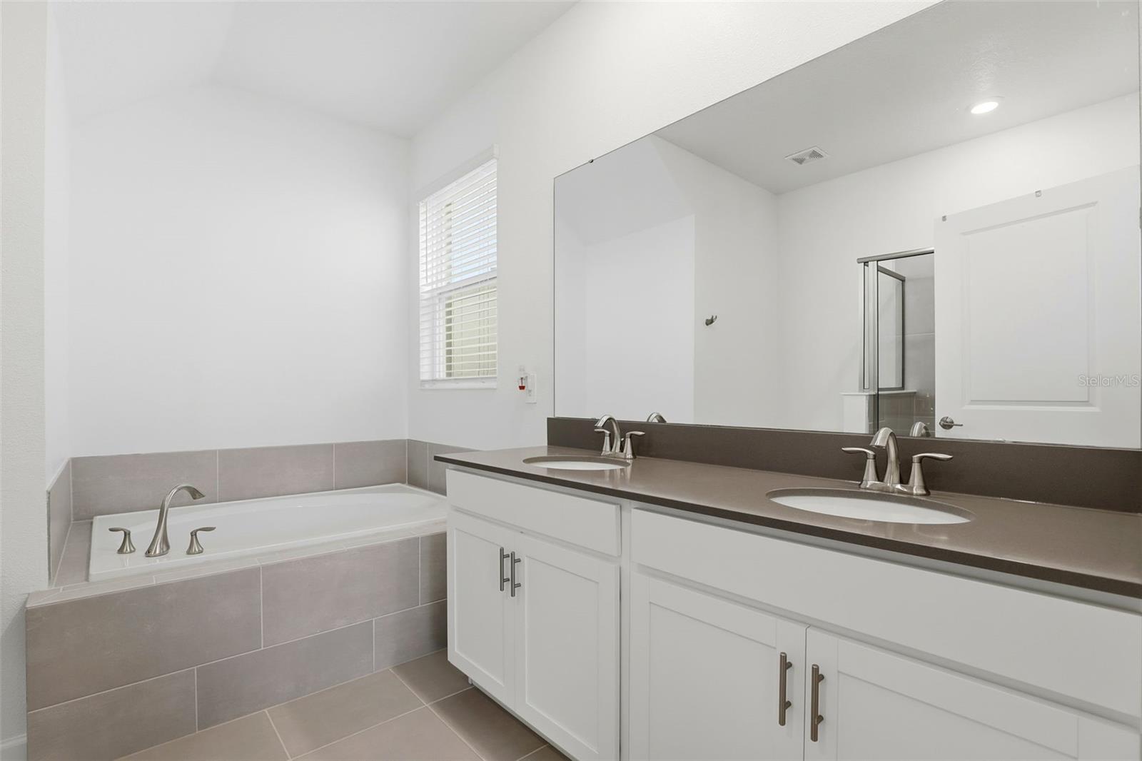 Image 17 of 41 For 9775 Introduction Way