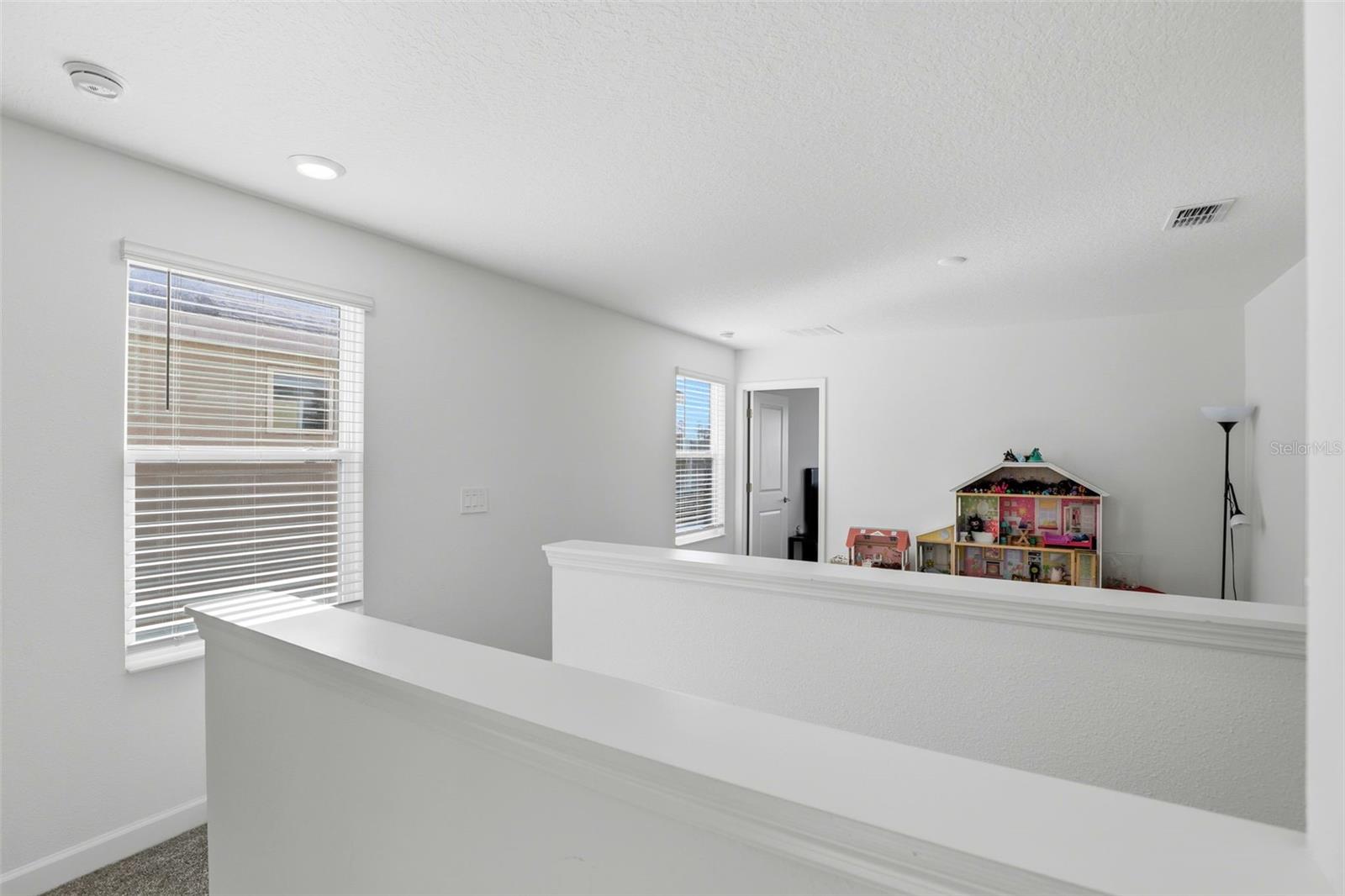 Image 19 of 41 For 9775 Introduction Way