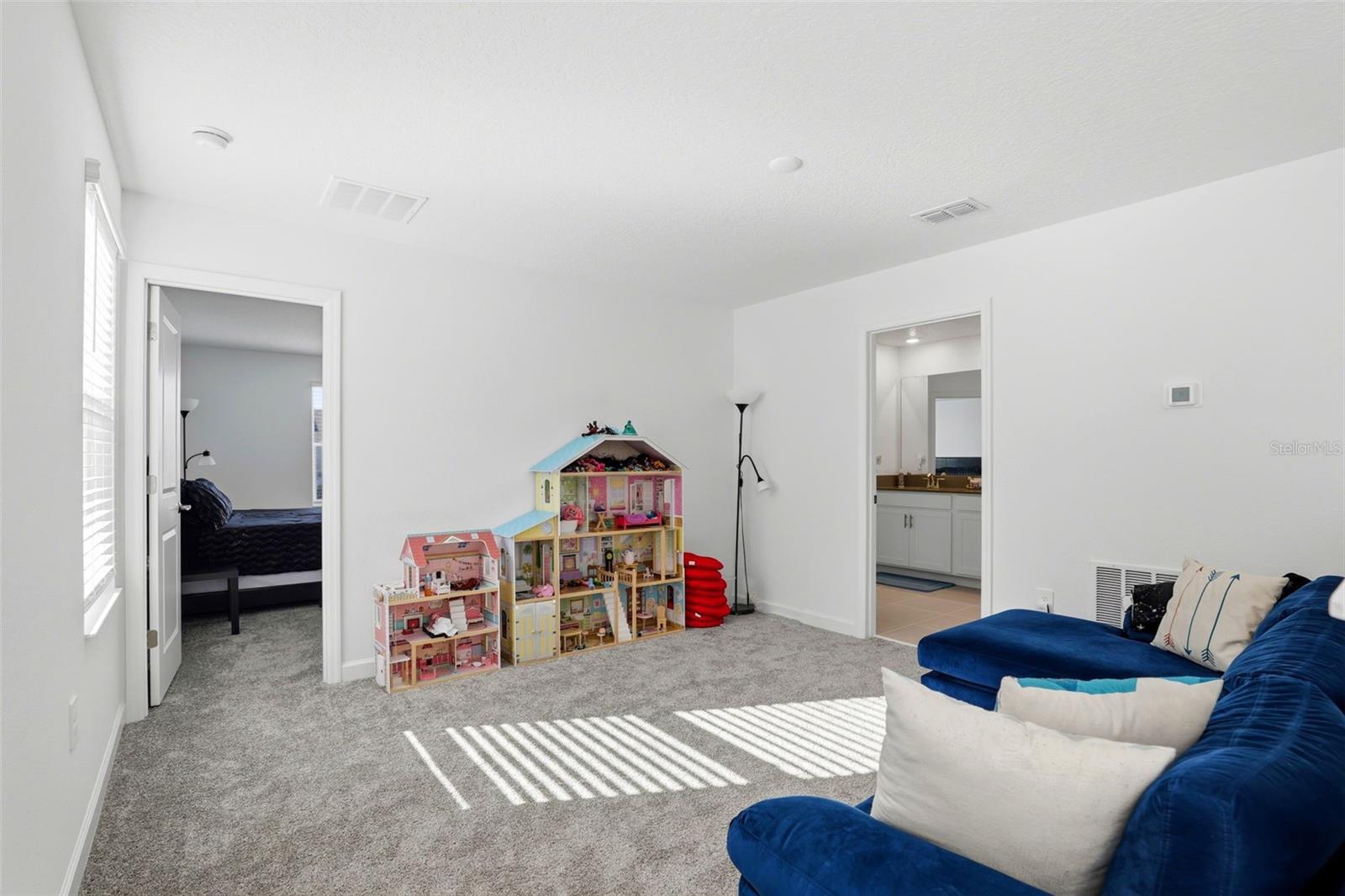 Image 20 of 41 For 9775 Introduction Way