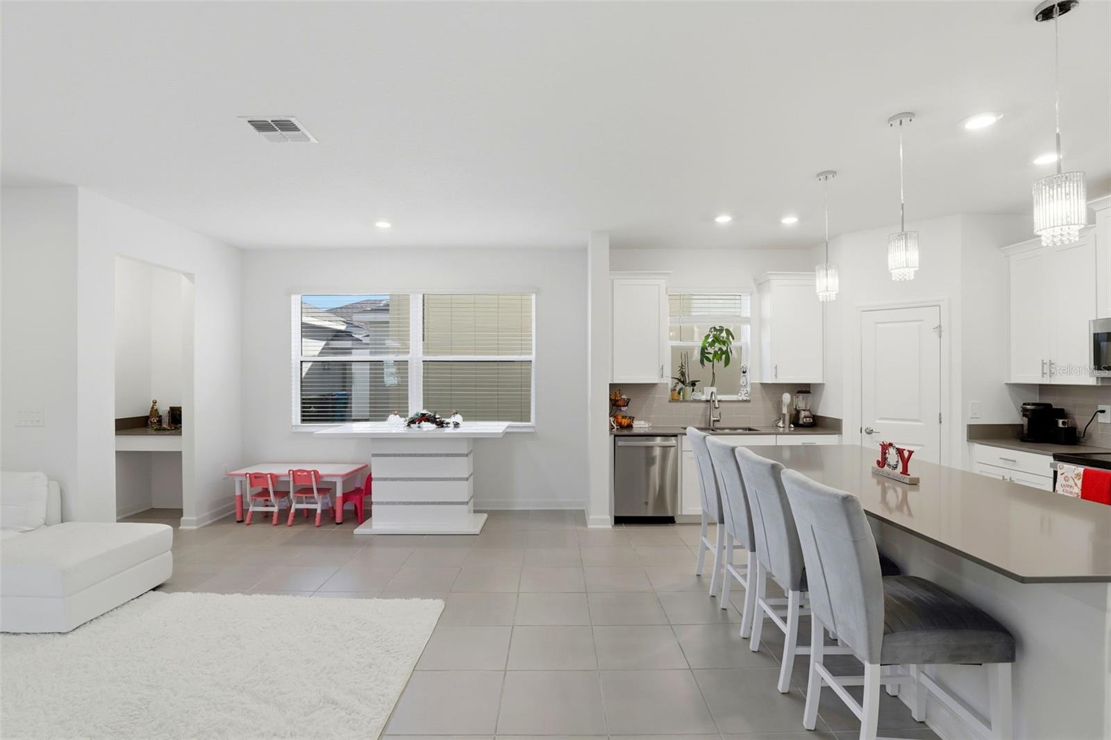 Image 6 of 41 For 9775 Introduction Way