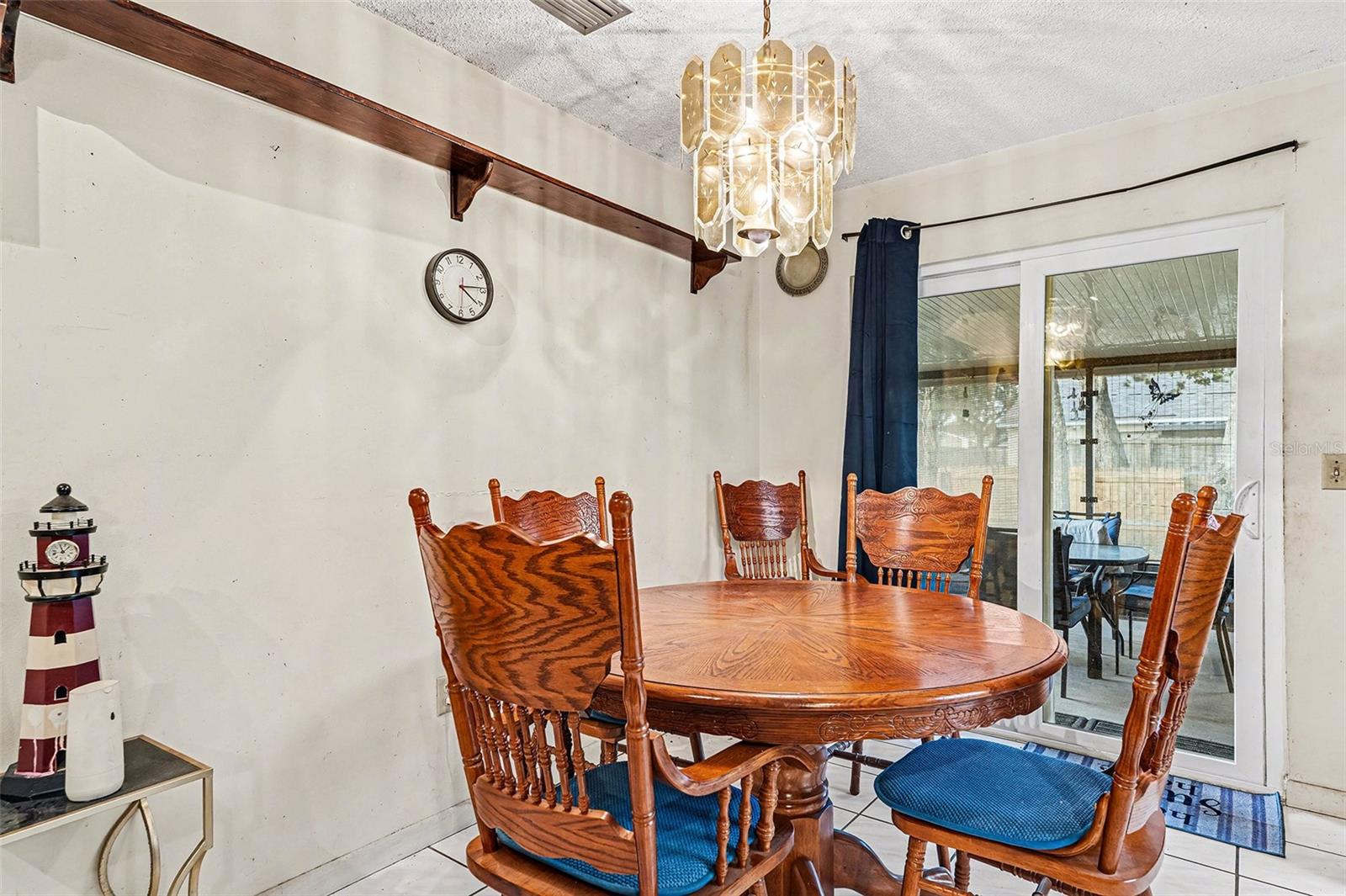 Image 7 of 21 For 3808 Arrowsmith Drive 7