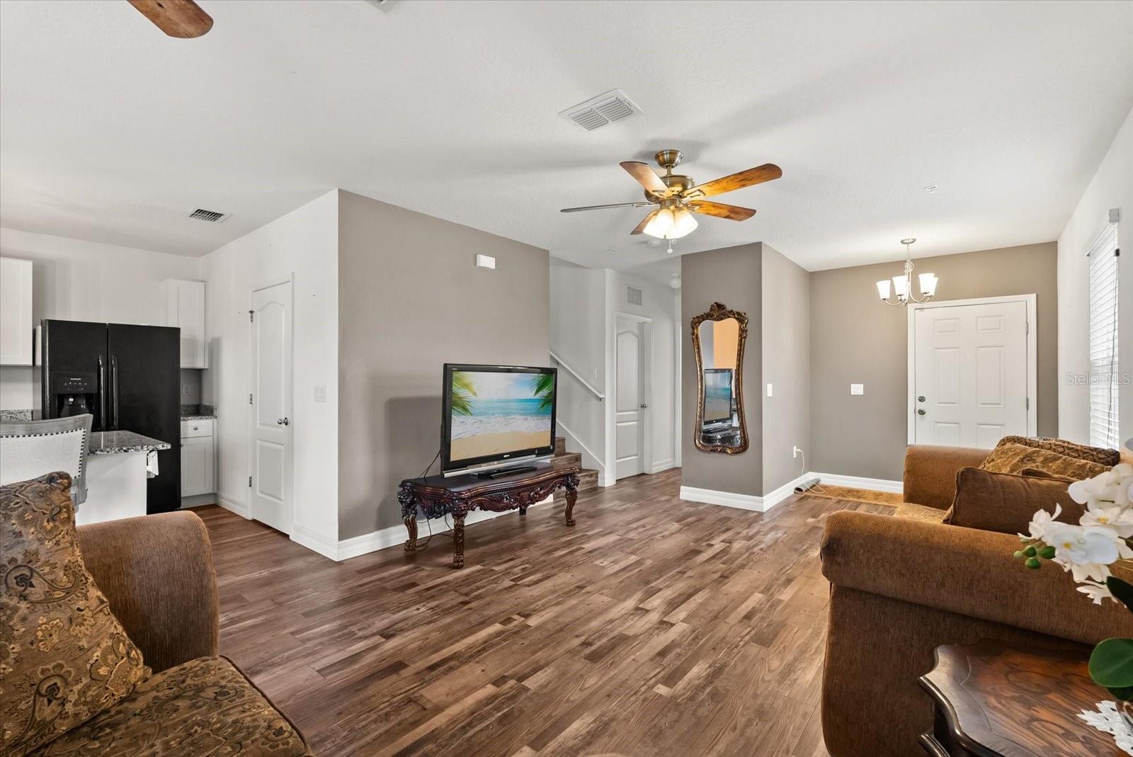 Image 4 of 36 For 4801 Apple Blossom Lane