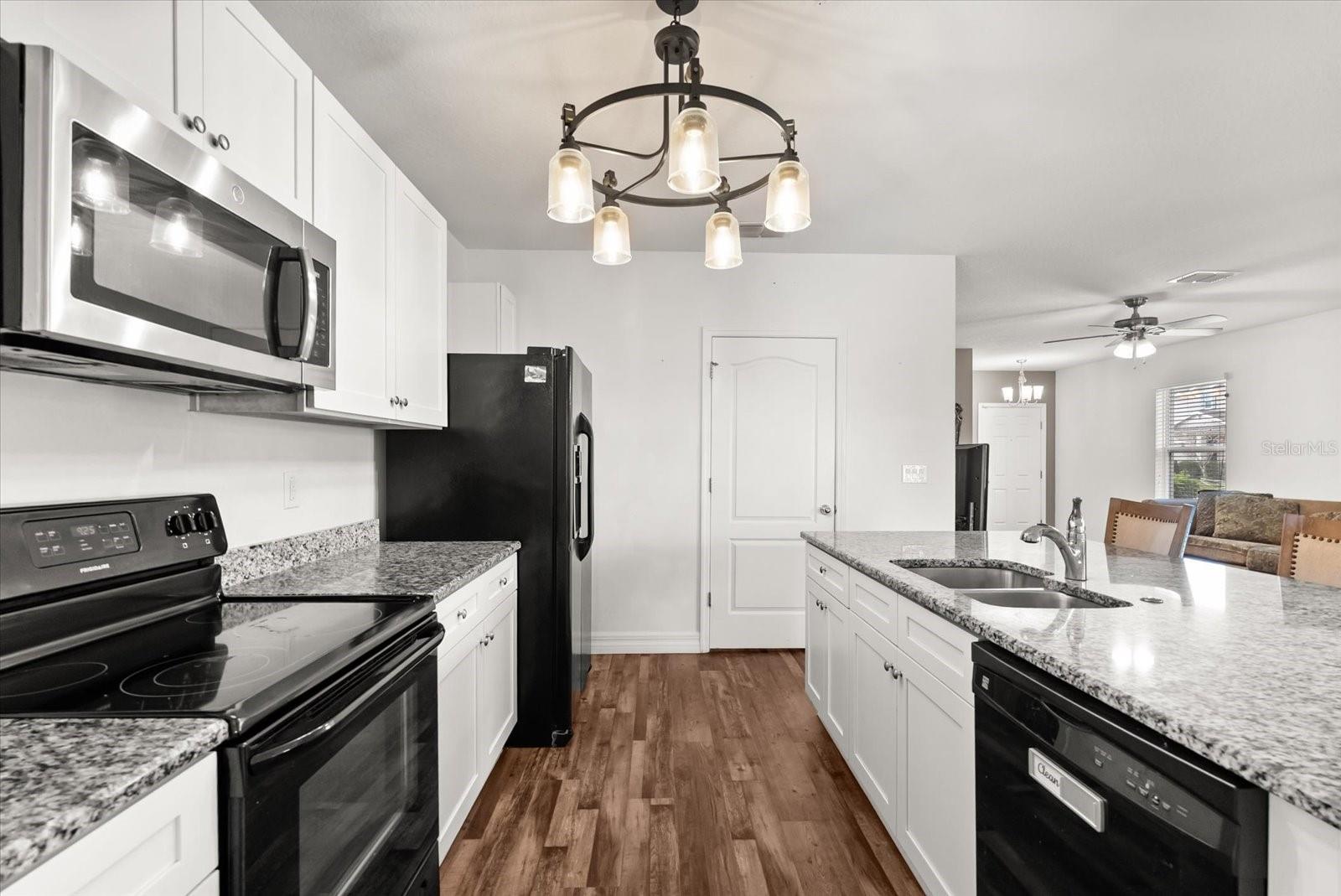 Image 8 of 36 For 4801 Apple Blossom Lane