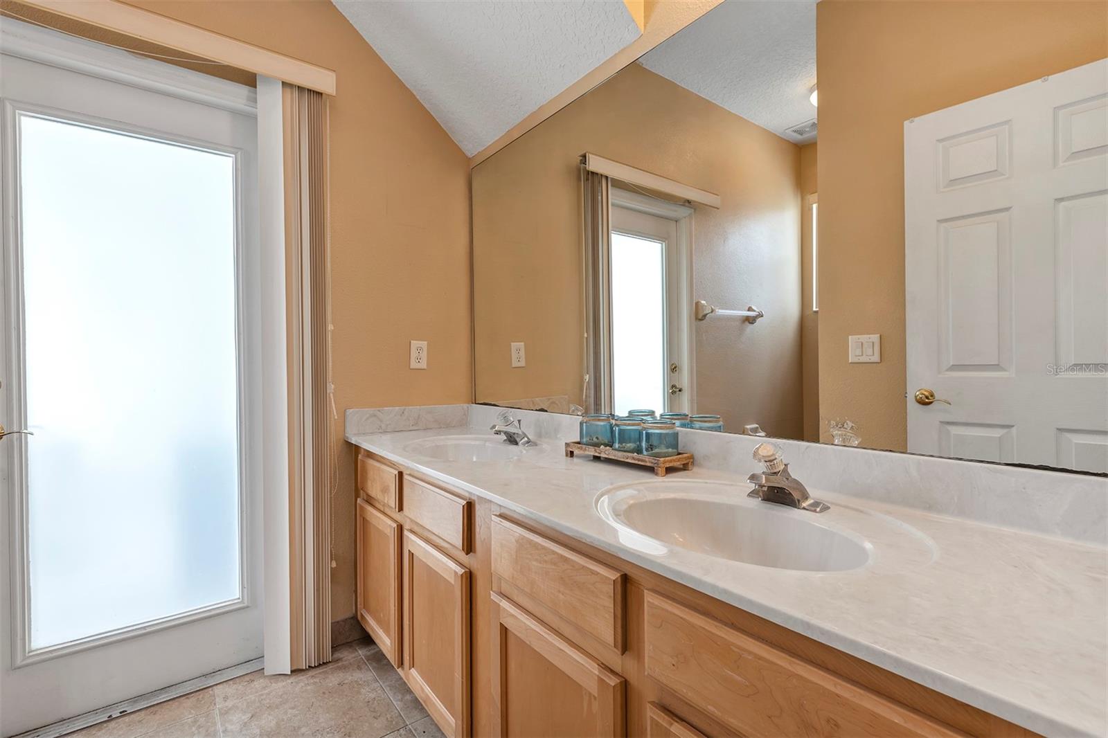 Image 30 of 51 For 14319 Islamorada Drive