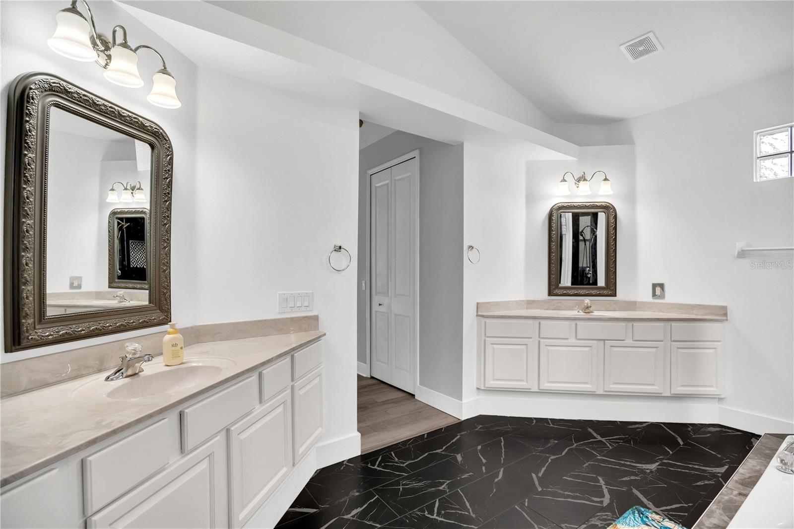 Image 16 of 25 For 1420 Mcgregor Road