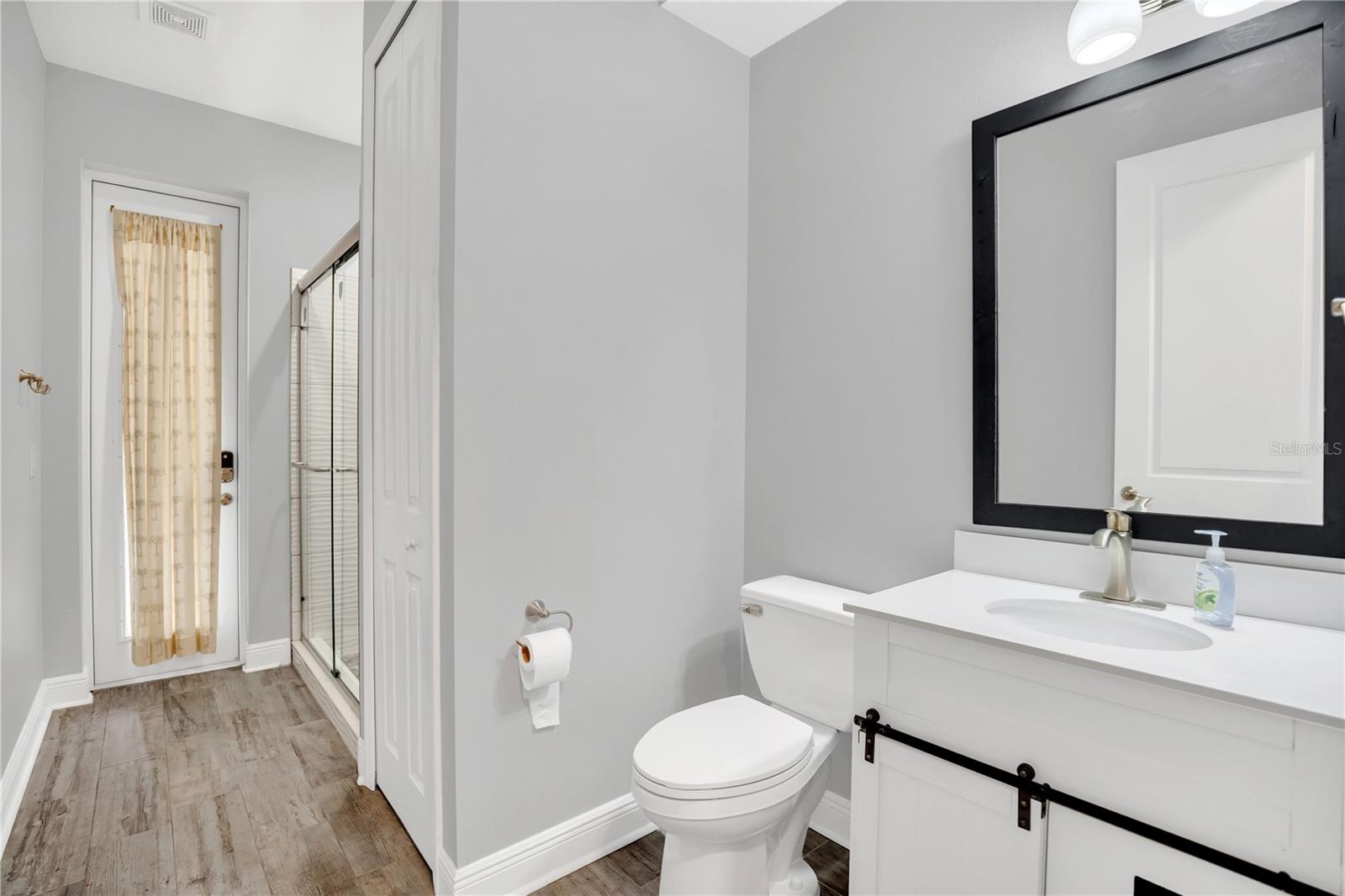 Image 17 of 25 For 1420 Mcgregor Road