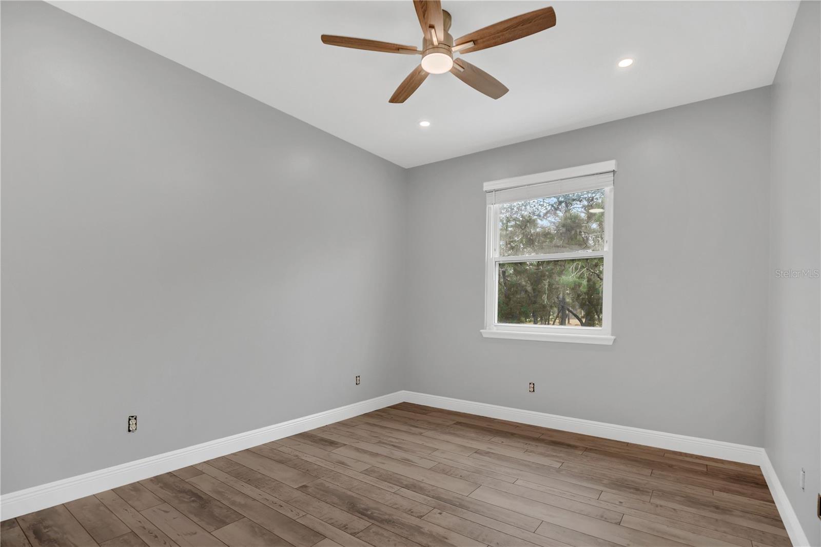 Image 18 of 25 For 1420 Mcgregor Road