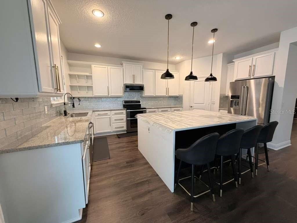 Image 11 of 36 For 11737 Verrazano Drive