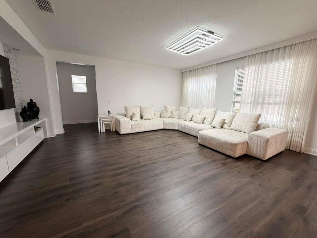 Image 9 of 36 For 11737 Verrazano Drive