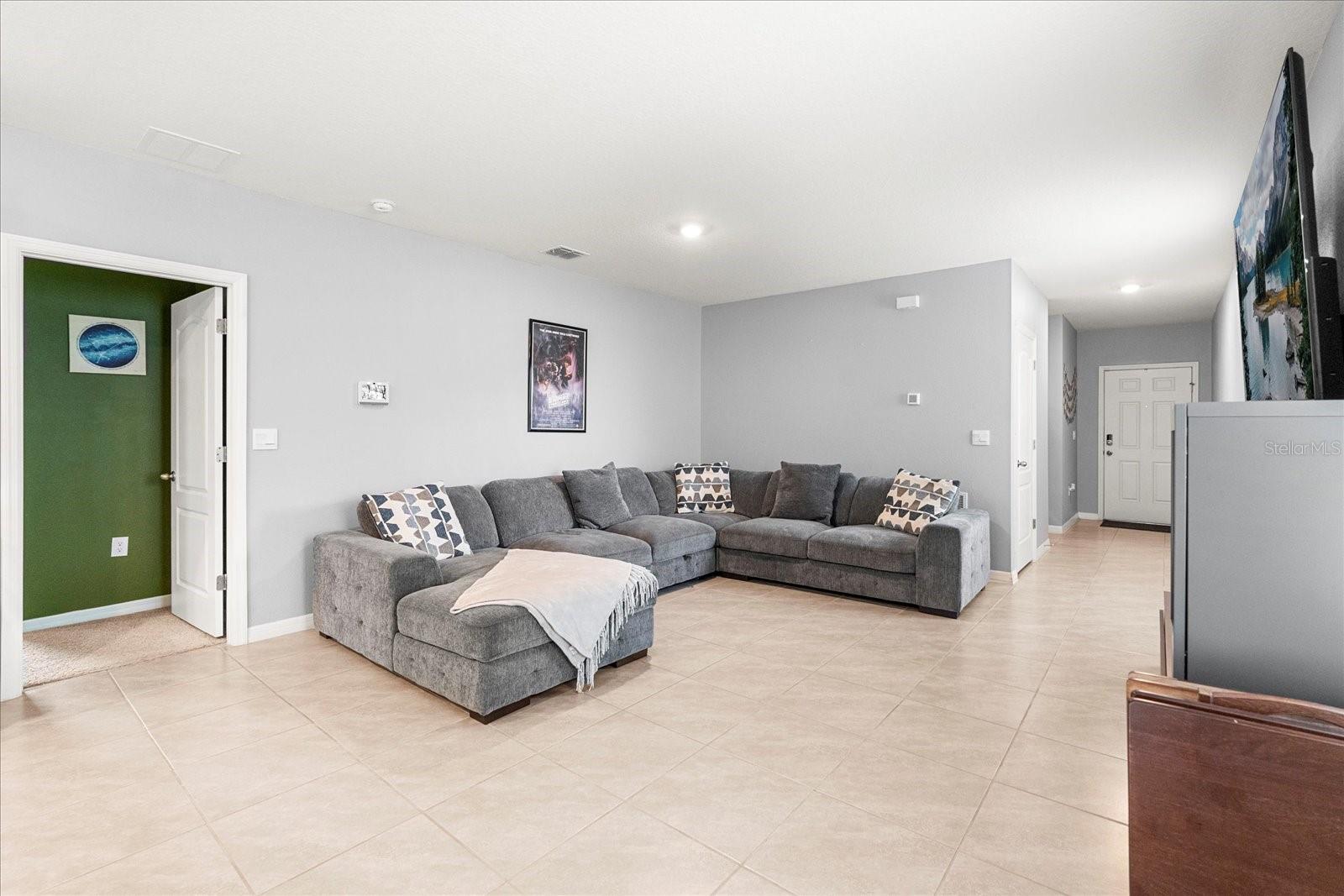 Image 11 of 30 For 6895 Botanic Boulevard