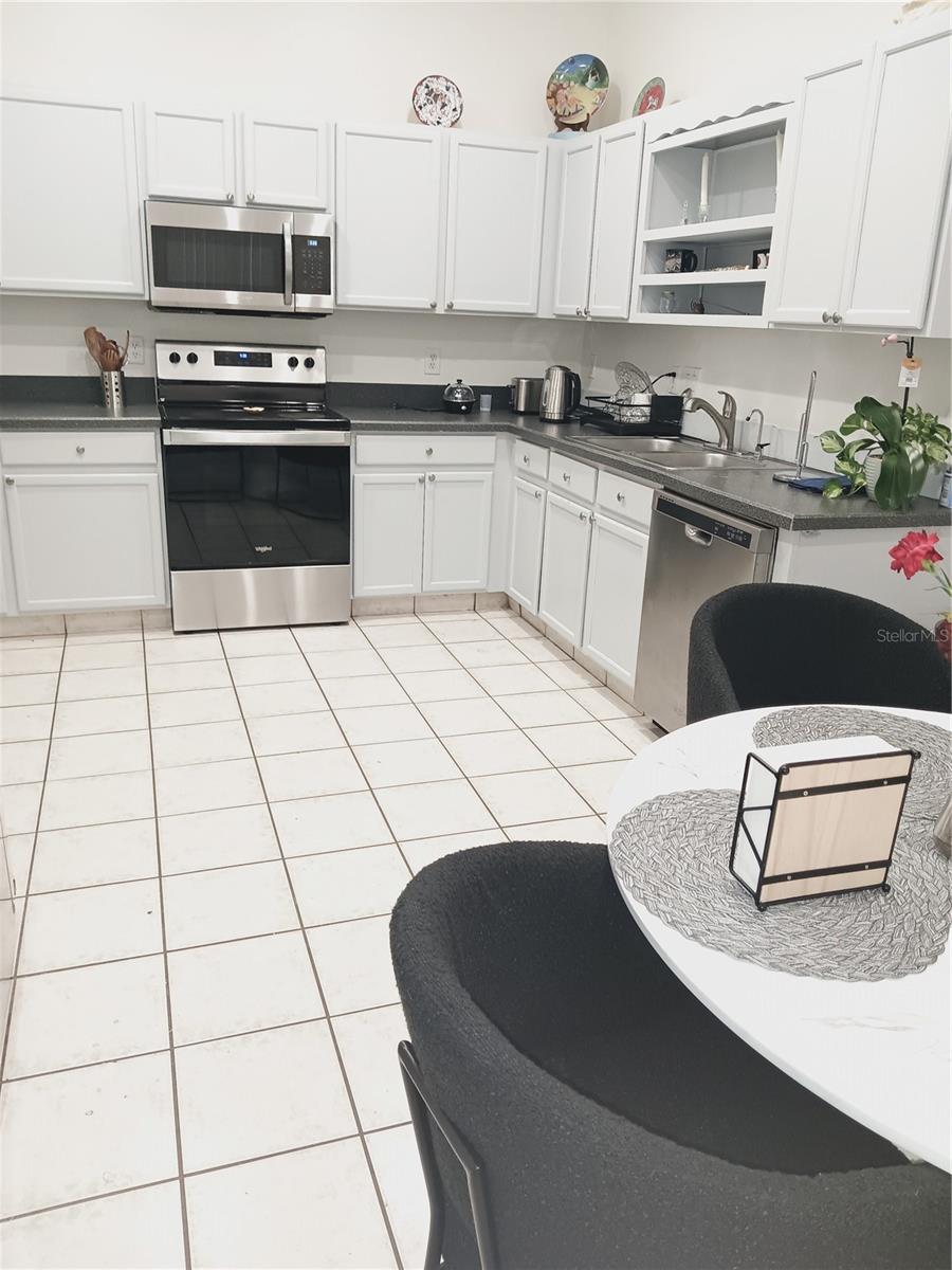 Image 15 of 25 For 14576 Laguna Beach Circle