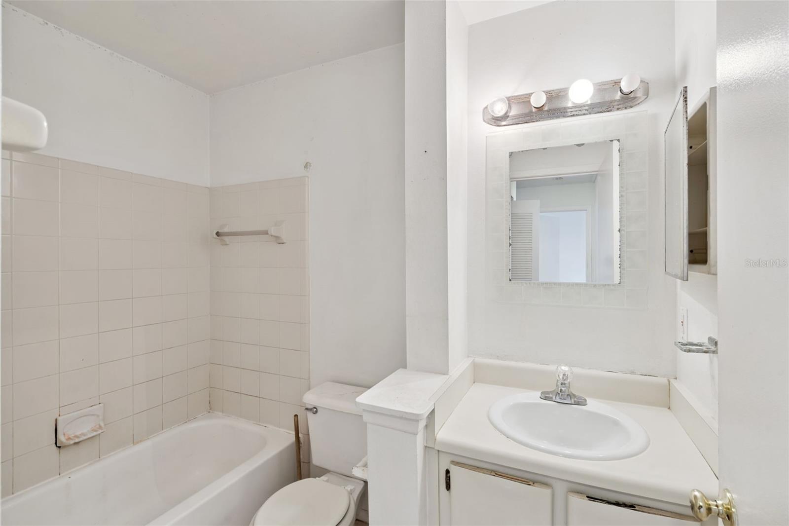 Image 13 of 19 For 1009 Stucki Terrace