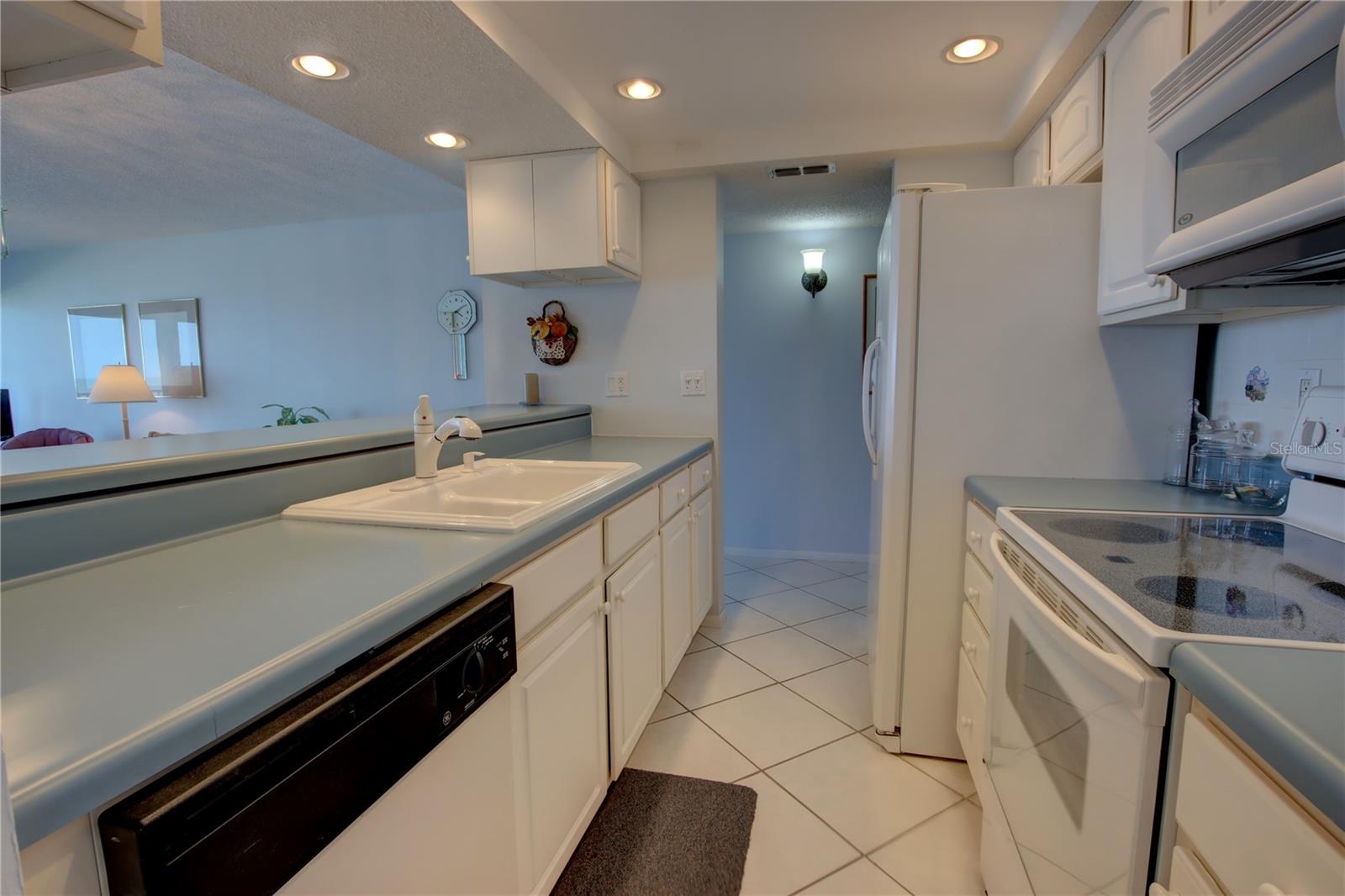 Image 15 of 33 For 5201 Atlantic Avenue 405a