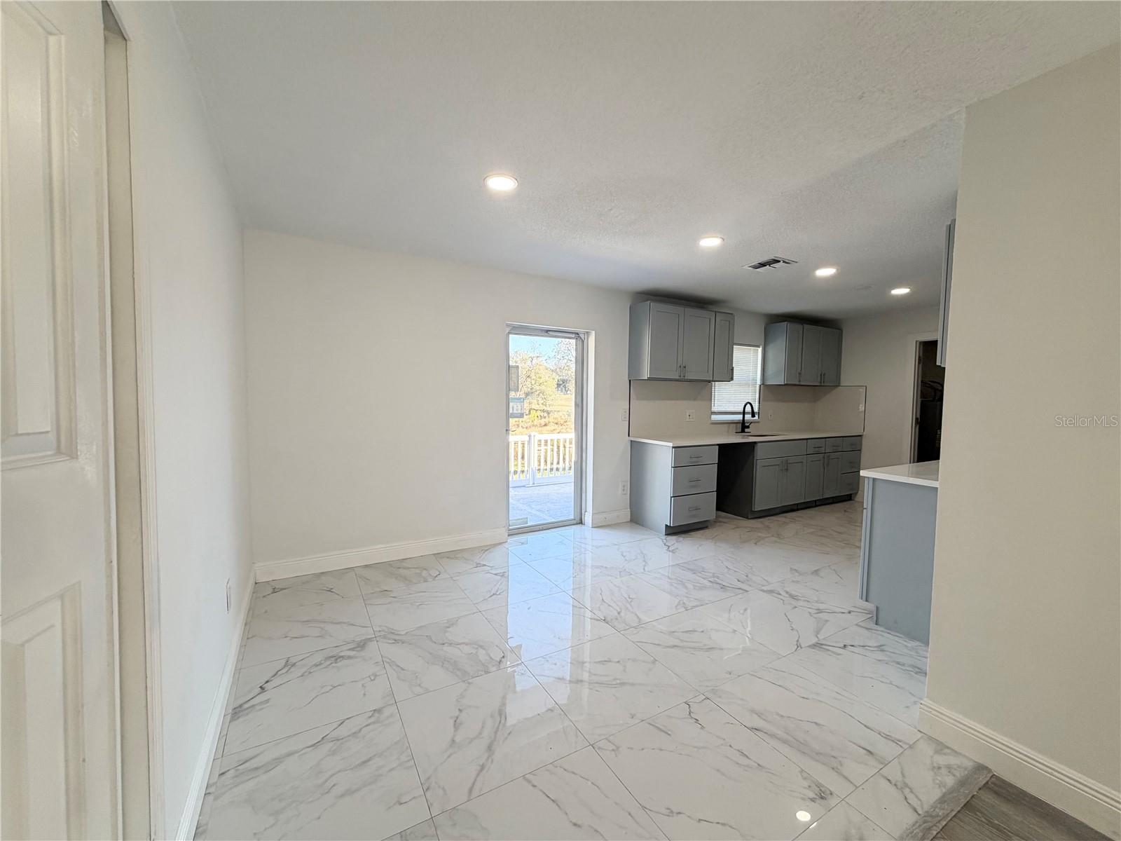 Image 5 of 21 For 3207 Chariot Place