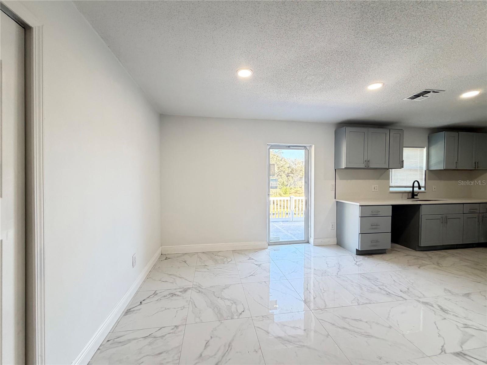 Image 6 of 21 For 3207 Chariot Place