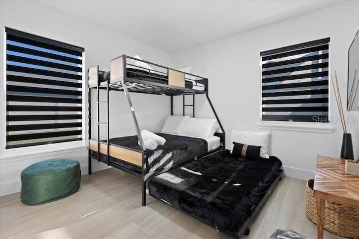 Image 16 of 47 For 860 Denning Drive