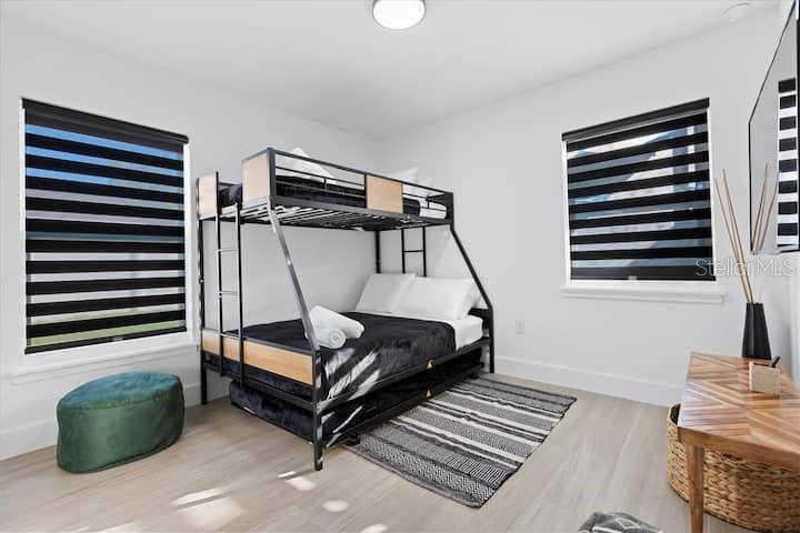 Image 24 of 47 For 860 Denning Drive