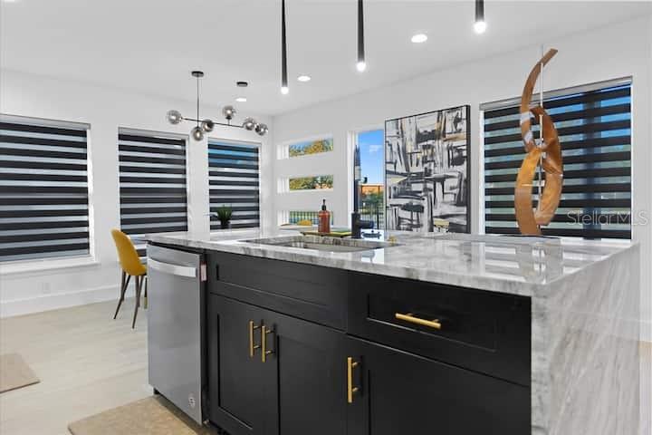 Image 6 of 47 For 860 Denning Drive