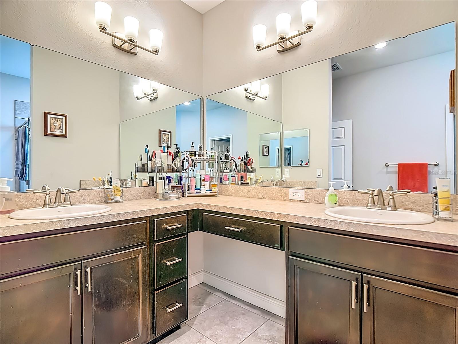 Image 14 of 33 For 237 Walkers Point Drive