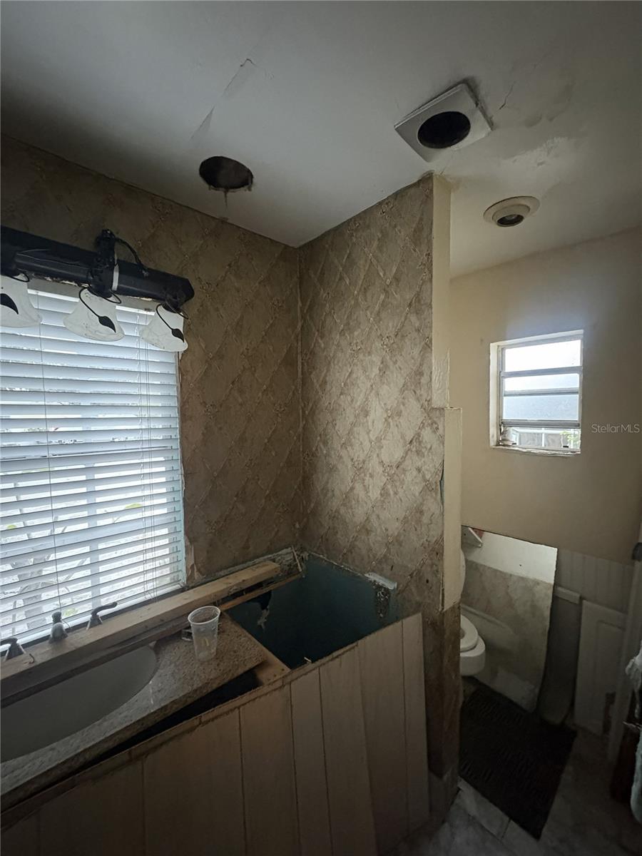 Image 33 of 45 For 514 Hood Street