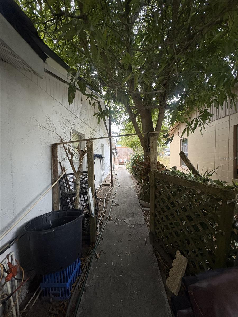 Image 37 of 45 For 514 Hood Street