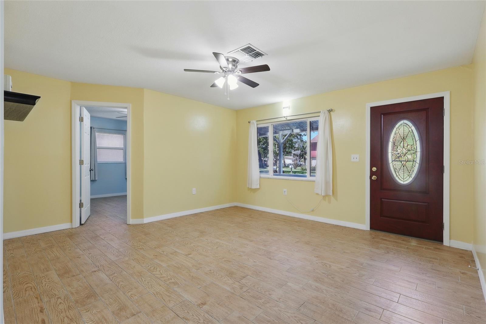 Image 3 of 31 For 7214 Oakwood Drive