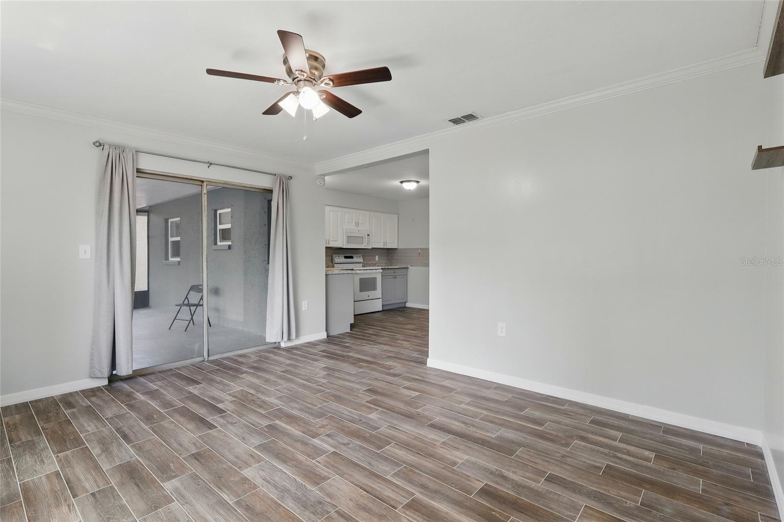 Image 9 of 31 For 7214 Oakwood Drive