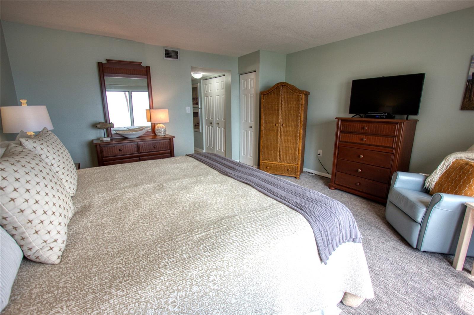 Image 13 of 29 For 5501 Atlantic Avenue 2090