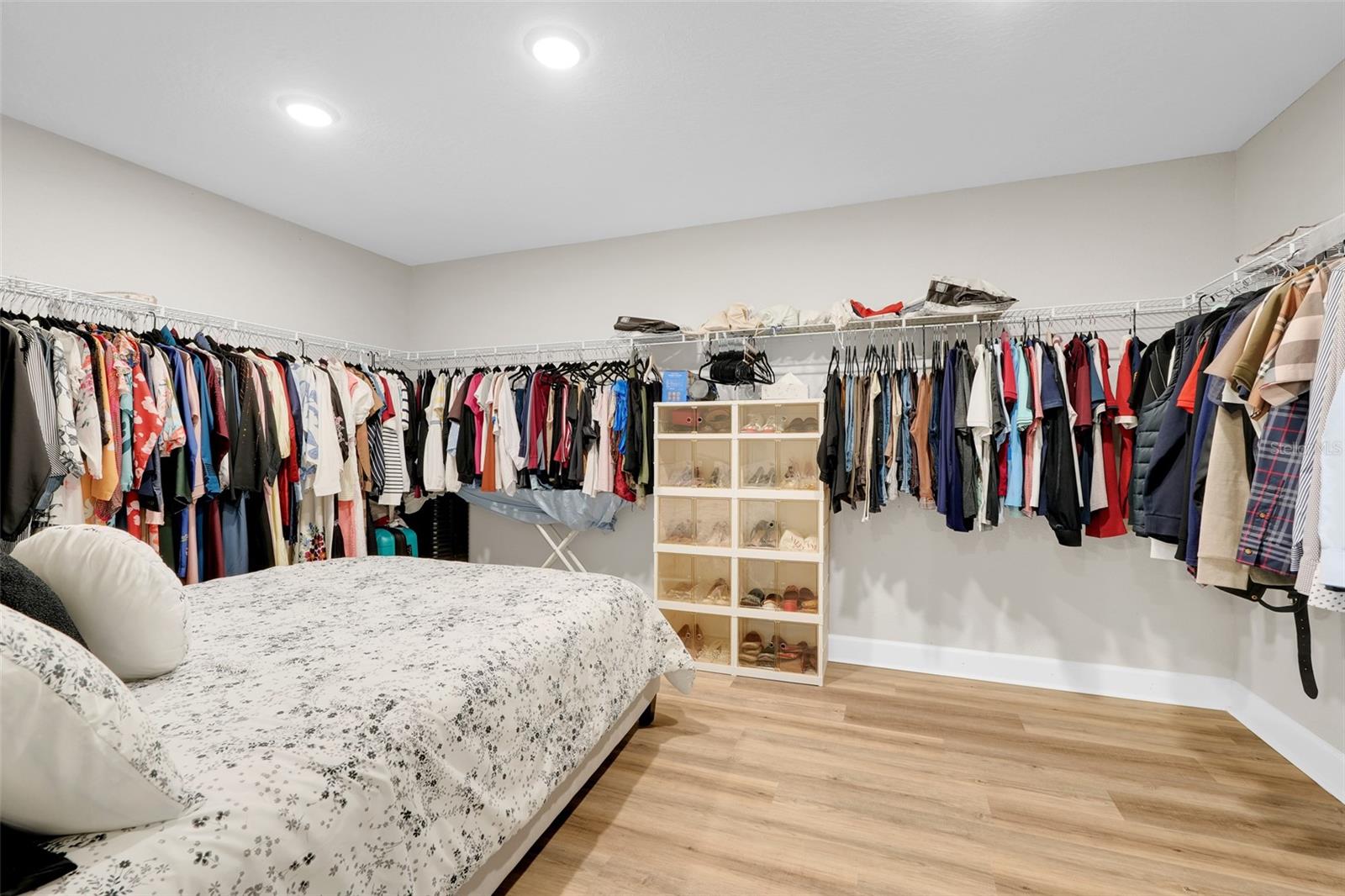 Image 27 of 54 For 10169 Spring Lake Drive