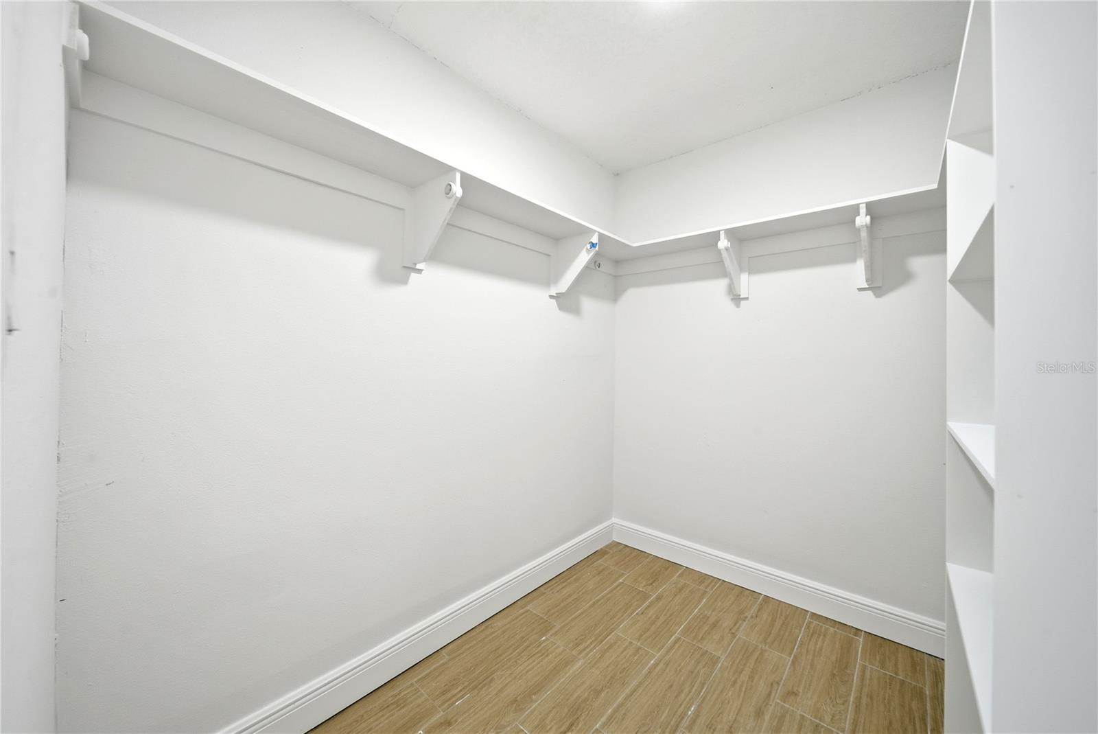 Image 32 of 54 For 2706 Gretagreen Court