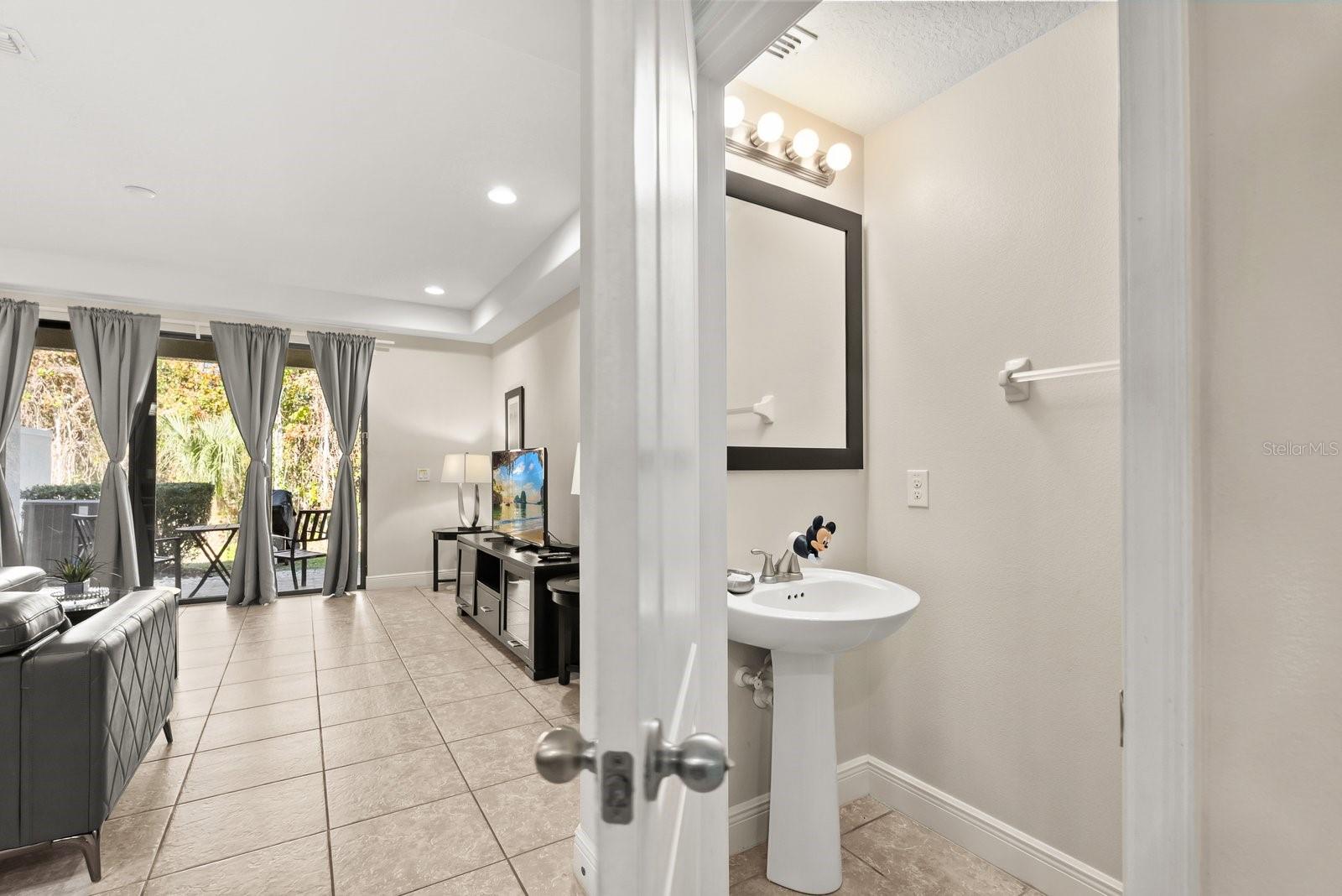 Image 9 of 29 For 8193 Roseville Boulevard