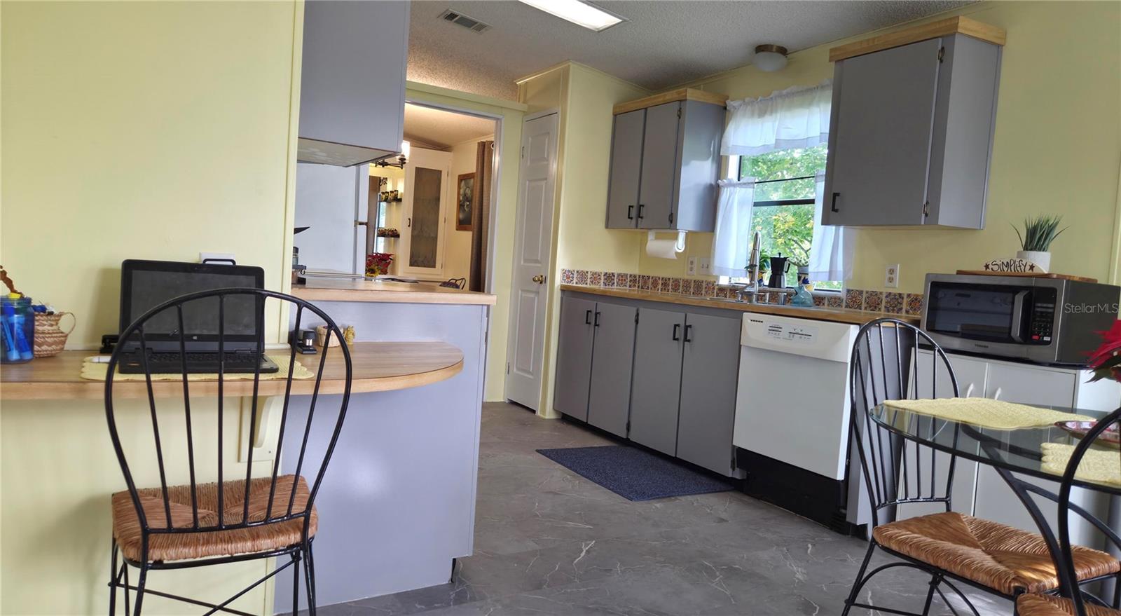 Image 12 of 35 For 25040 Betton Hill