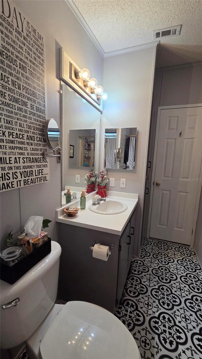 Image 18 of 35 For 25040 Betton Hill