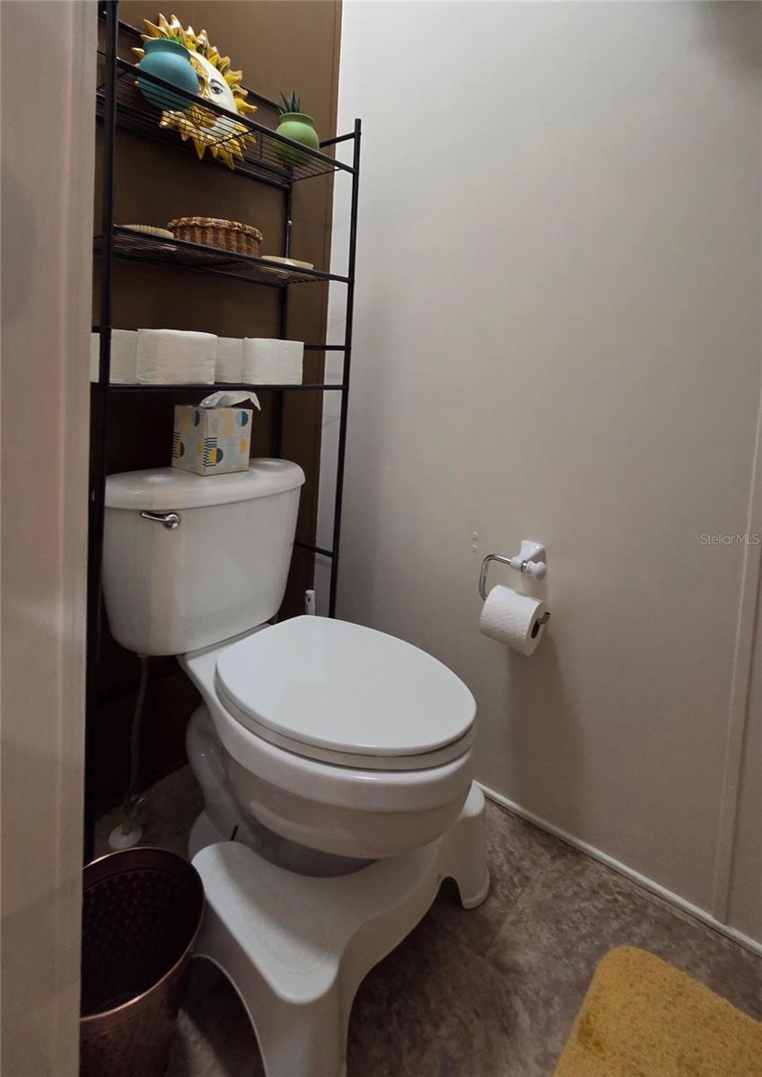 Image 23 of 35 For 25040 Betton Hill