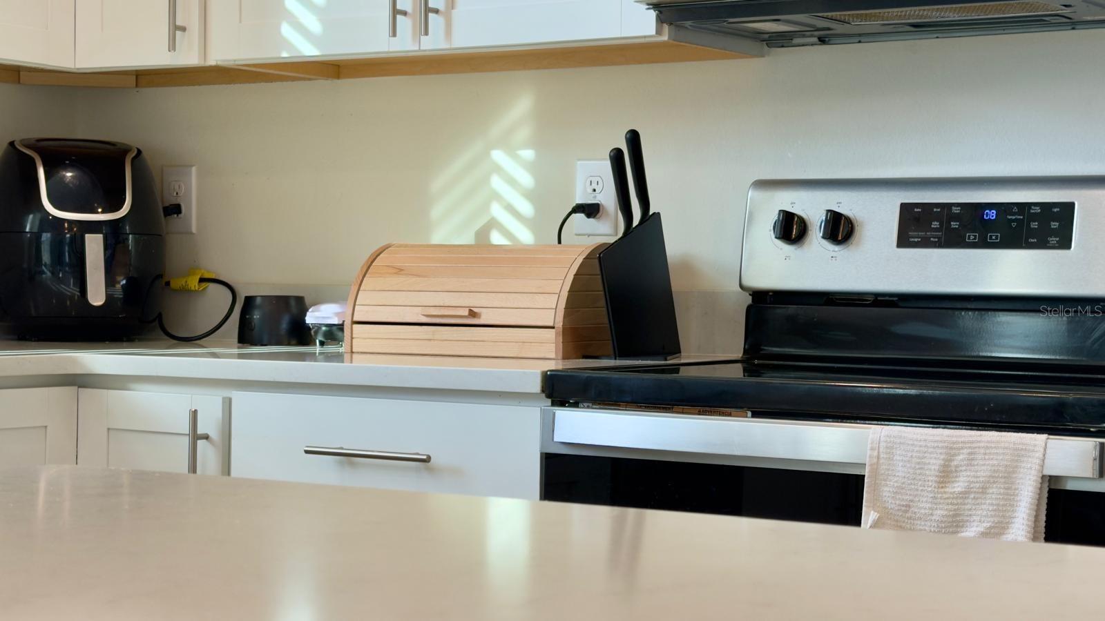 Image 6 of 86 For 4620 Gliding Wave St