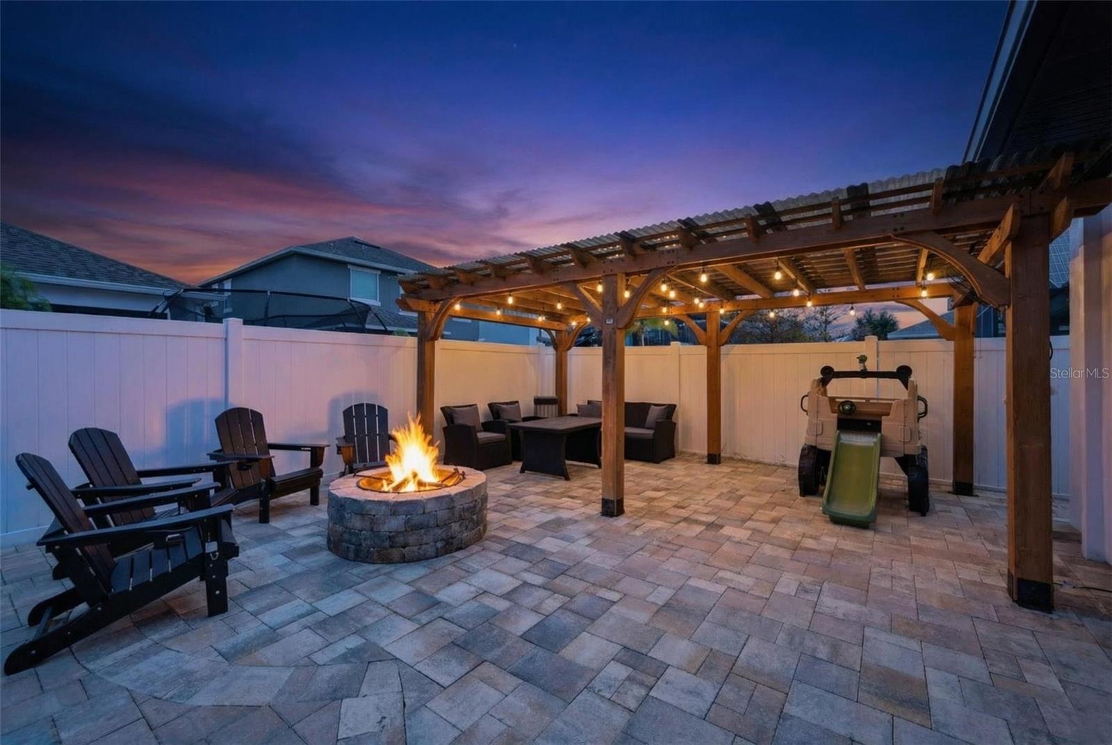 Listing photo id 8 for 8816 Andreas Avenue