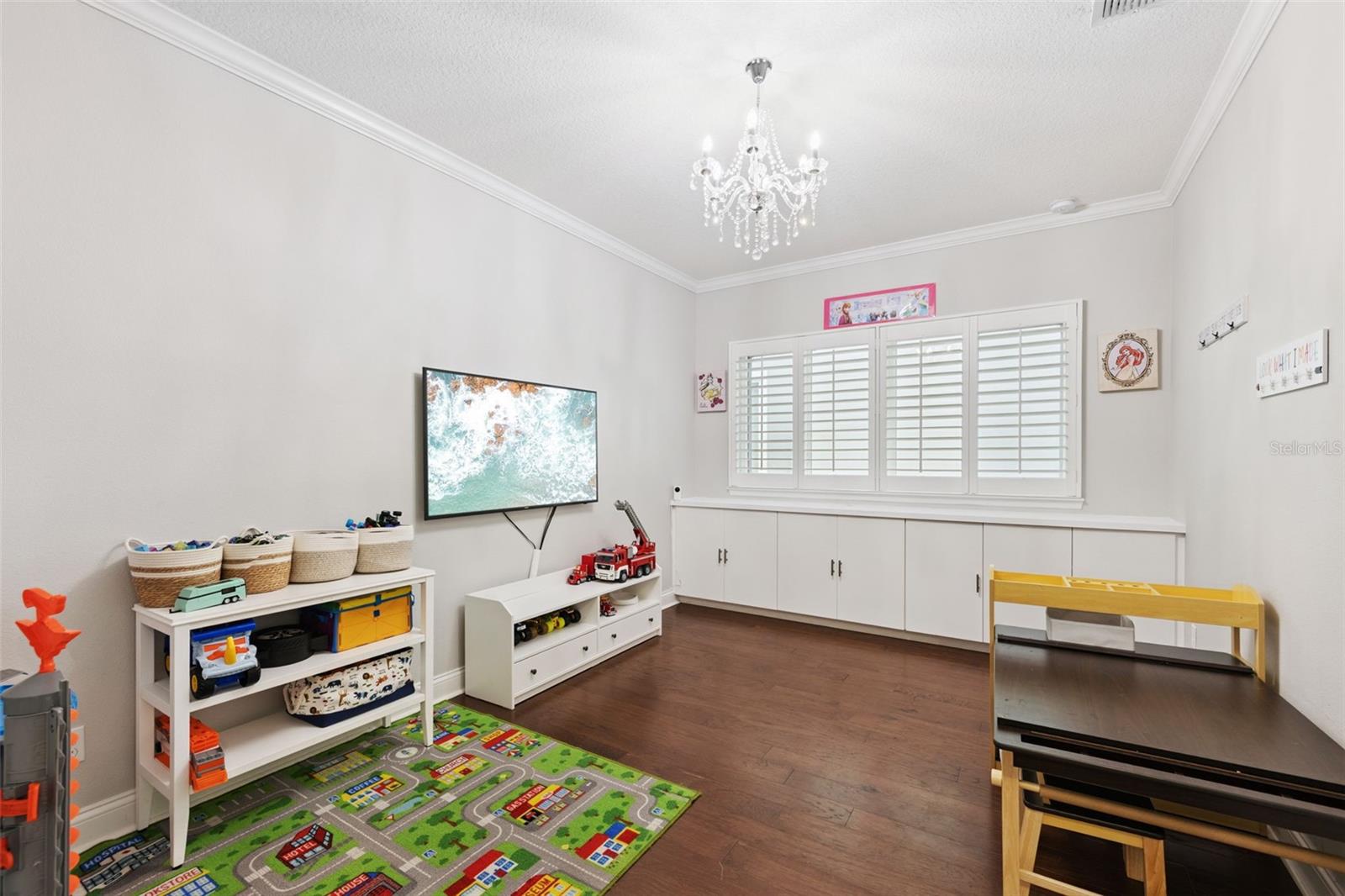 Listing photo id 16 for 8816 Andreas Avenue