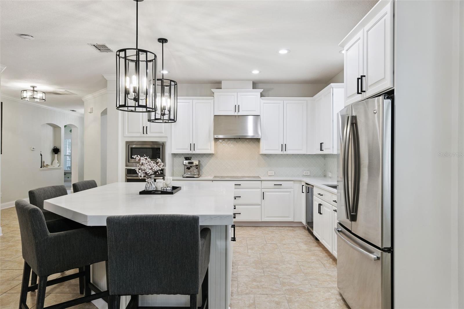 Listing photo id 17 for 8816 Andreas Avenue