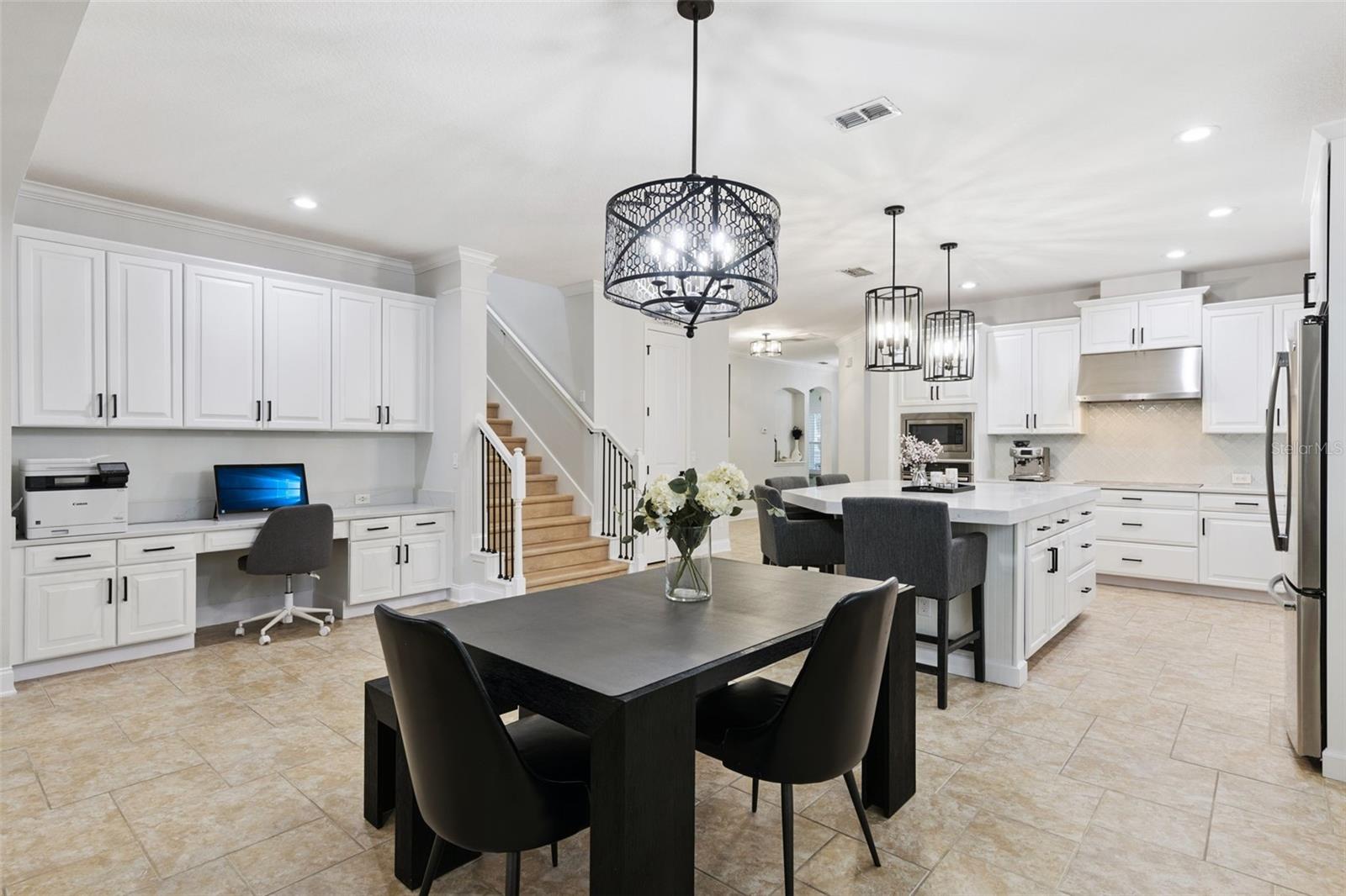 Listing photo id 18 for 8816 Andreas Avenue